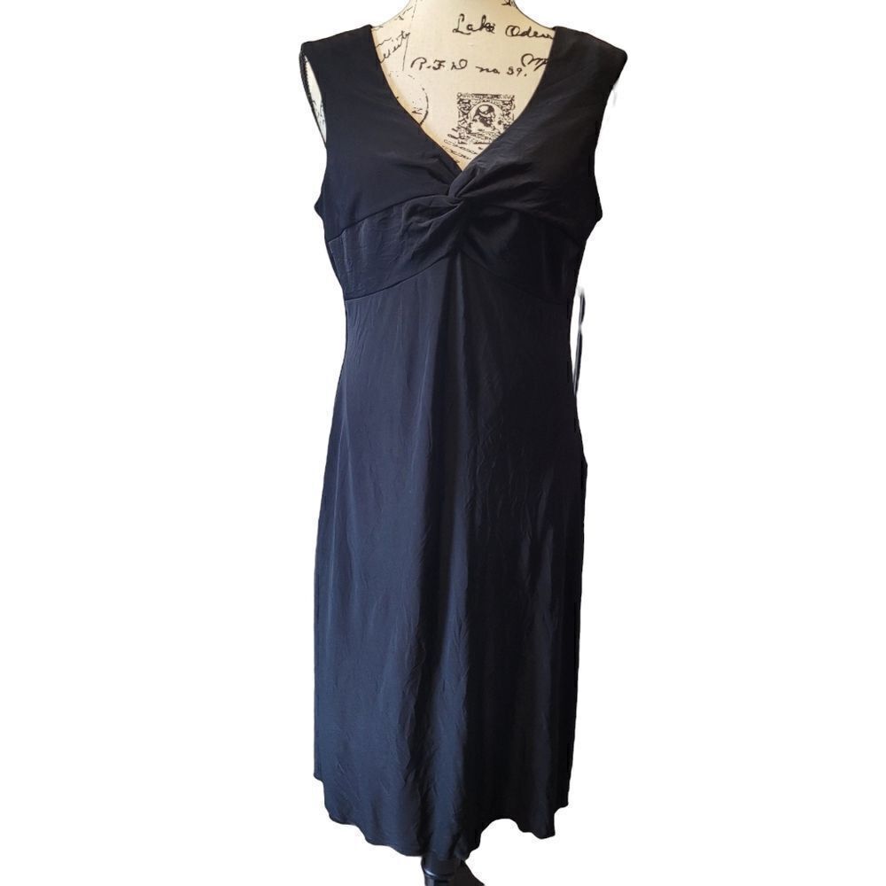 Black Sleeveless Twist Accent Dress 